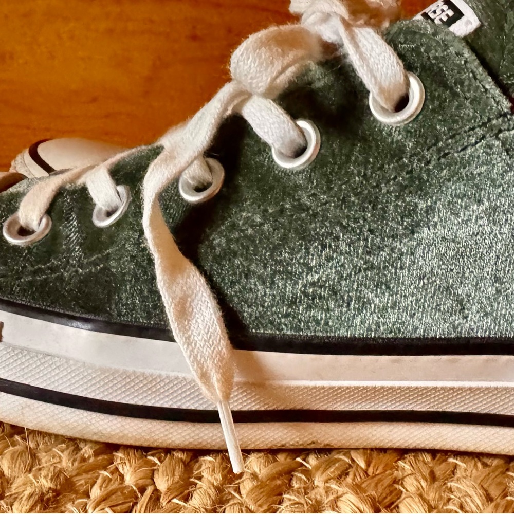 Converse Women's Sneakers in Green velvet and White Soles - Picture 8 of 9